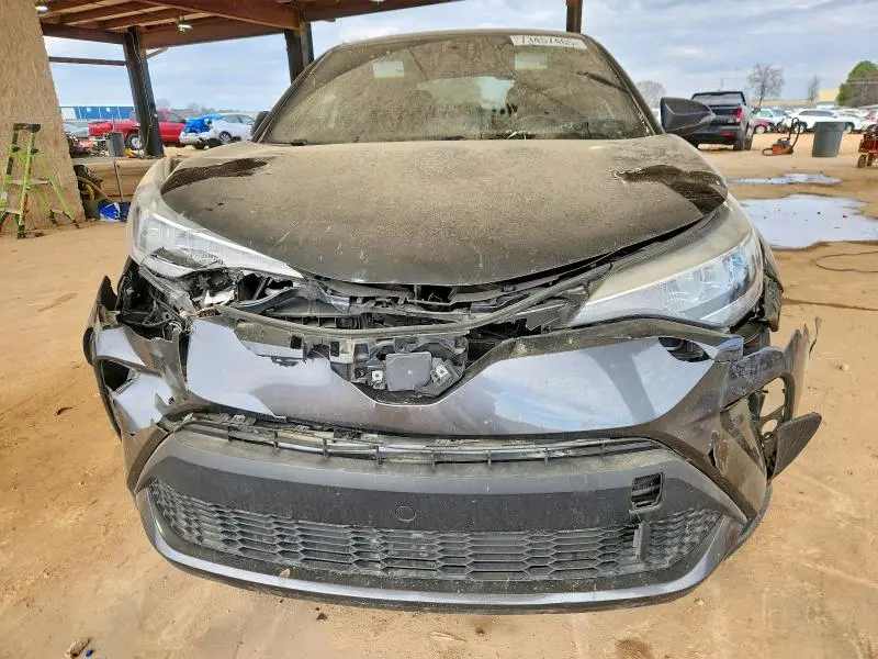 2021 TOYOTA C-HR XLE  