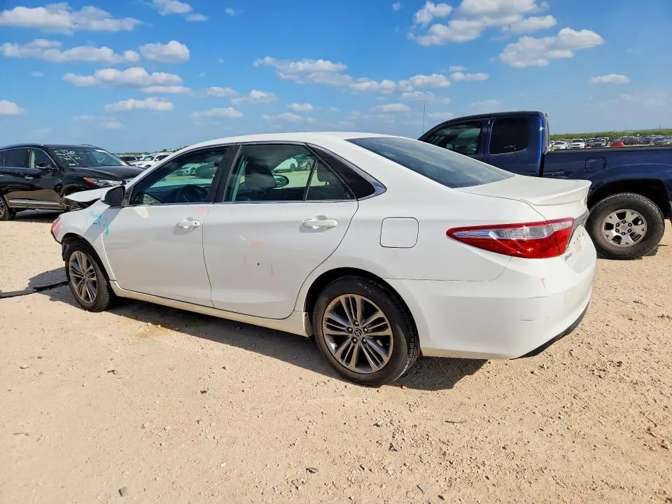 2015 TOYOTA CAMRY SE  