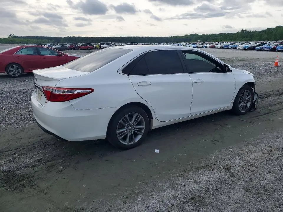 2016 TOYOTA CAMRY SE  