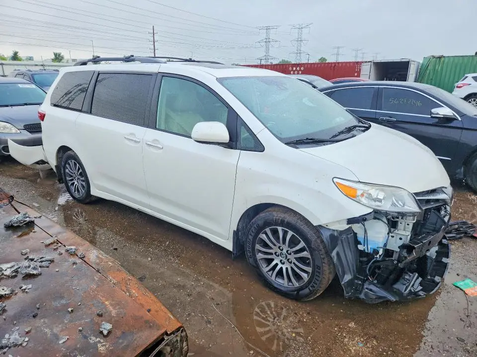 2019 TOYOTA SIENNA XLE 8-PASSENGER  
