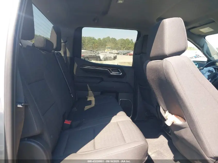 2023 CHEVROLET SILVERADO 1500 4WD  STANDARD BED LT