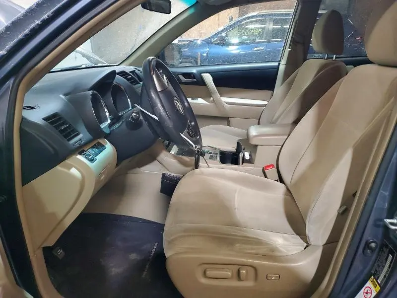 2011 TOYOTA HIGHLANDER BASE  