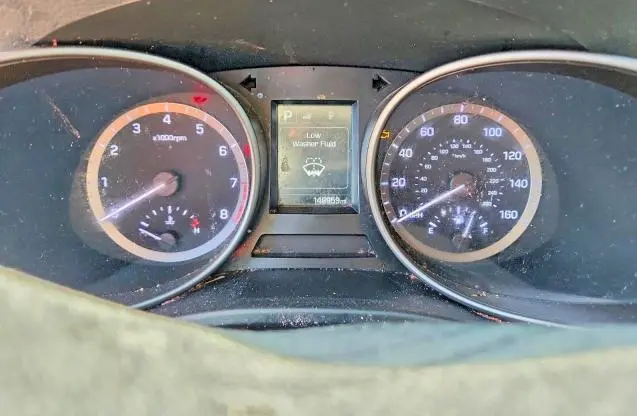 2017 HYUNDAI SANTA FE SE  