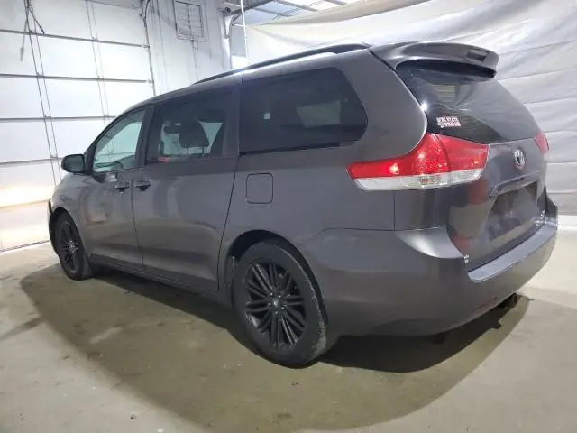 2012 TOYOTA SIENNA XLE  