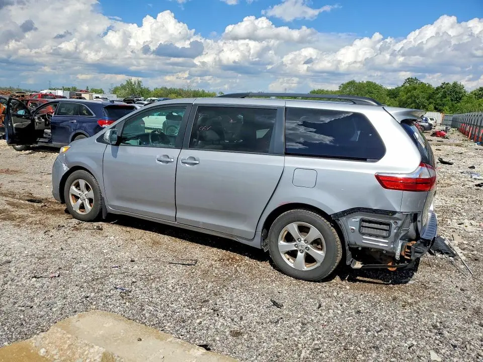 2016 TOYOTA SIENNA LE  