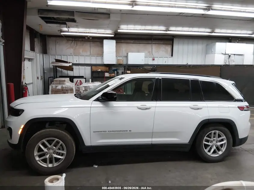 2024 JEEP GRAND CHEROKEE LAREDO X 4X2