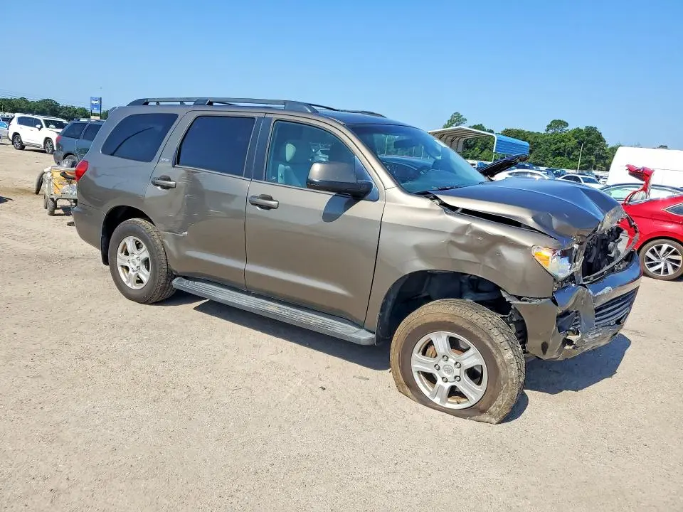 2013 TOYOTA SEQUOIA SR5  