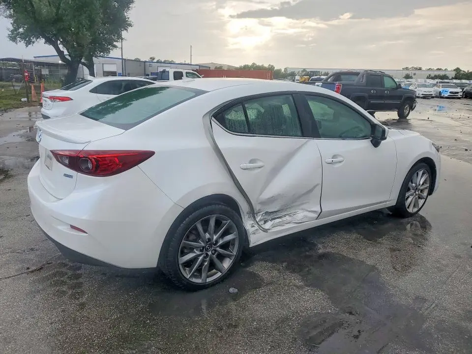 2018 MAZDA 3 TOURING  