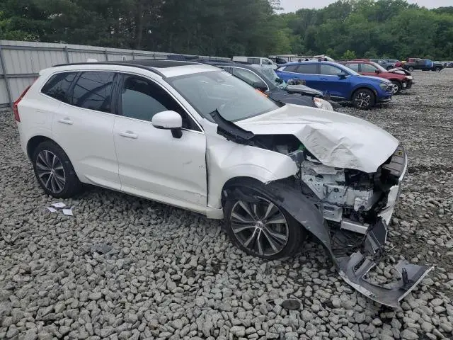 2022 VOLVO XC60 B5 MOMENTUM  