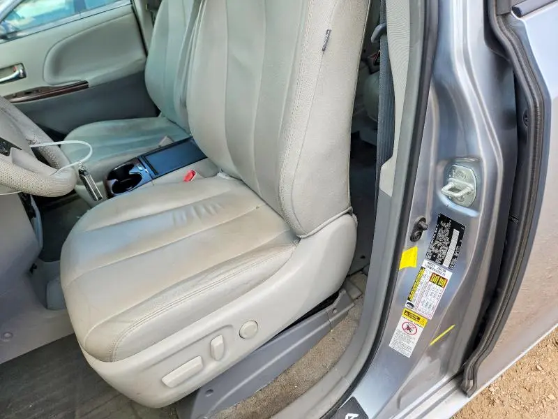 2013 TOYOTA SIENNA XLE 8-PASSENGER  