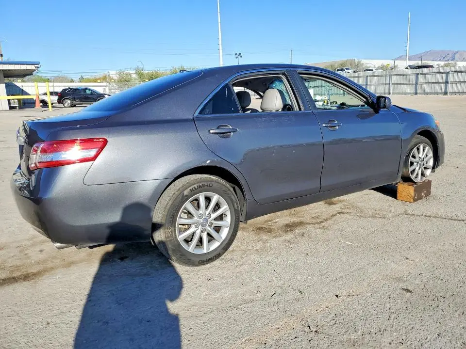 2011 TOYOTA CAMRY XLE V6  