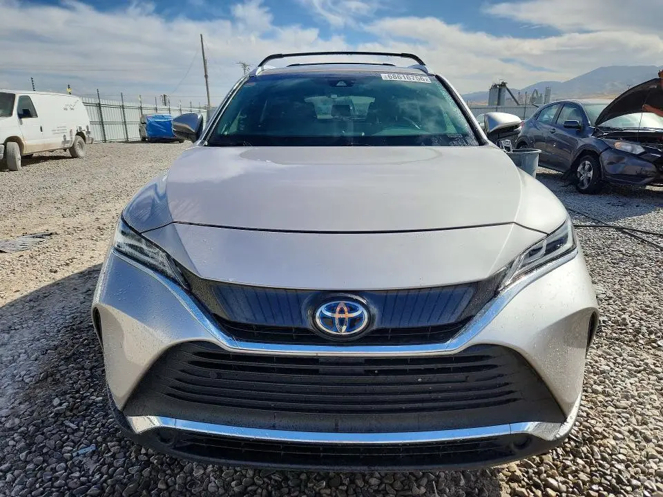 2021 TOYOTA VENZA XLE  
