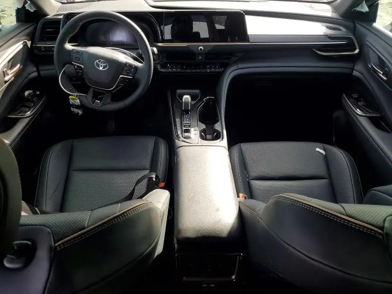 2025 TOYOTA CROWN XLE  