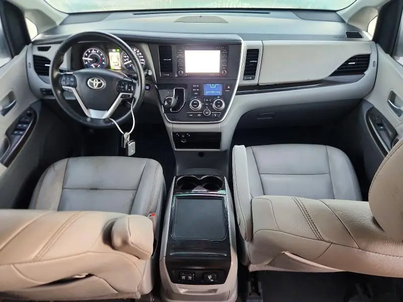 2020 TOYOTA SIENNA XLE 8-PASSENGER  