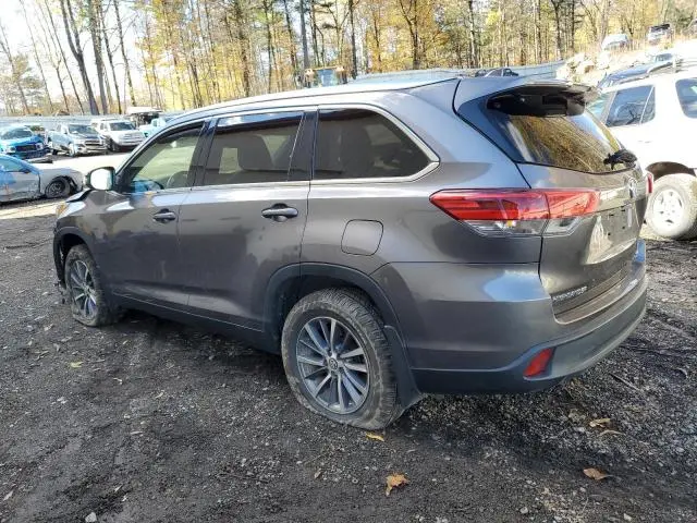 2019 TOYOTA HIGHLANDER SE  