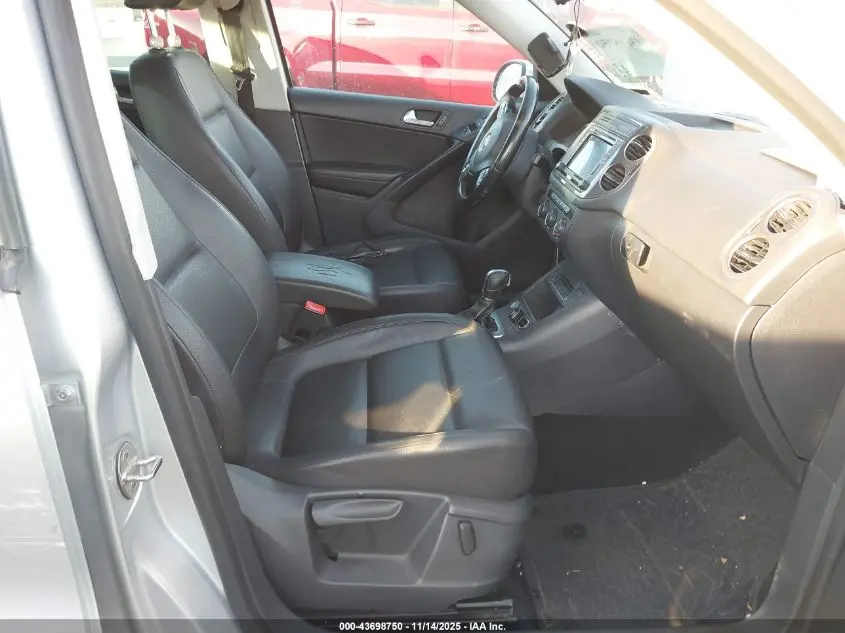 2016 VOLKSWAGEN TIGUAN SE