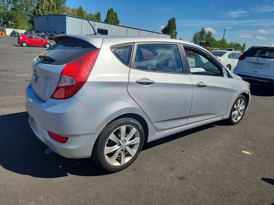 2012 HYUNDAI ACCENT SE  