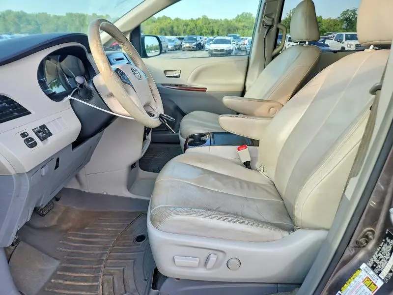 2013 TOYOTA SIENNA XLE 8-PASSENGER  