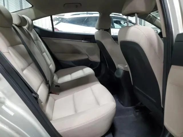 2018 HYUNDAI ELANTRA SE  