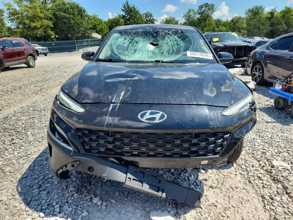 2023 HYUNDAI KONA SE  