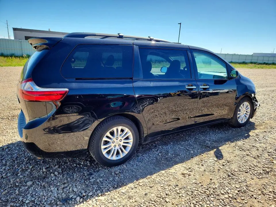 2015 TOYOTA SIENNA XLE 8-PASSENGER  