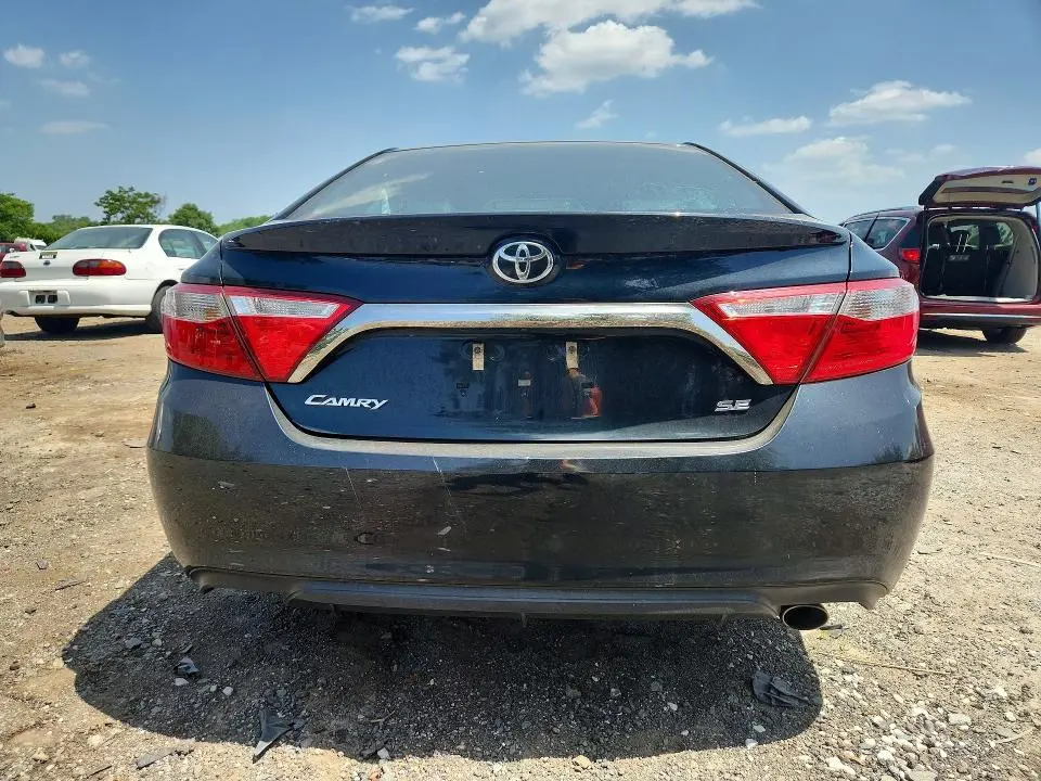 2017 TOYOTA CAMRY SE  