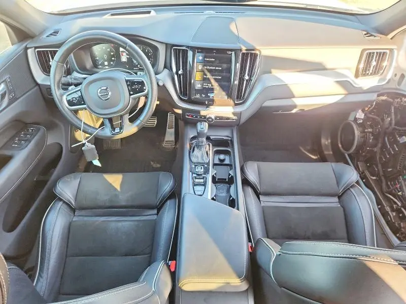 2018 VOLVO XC60 T6 R-DESIGN  