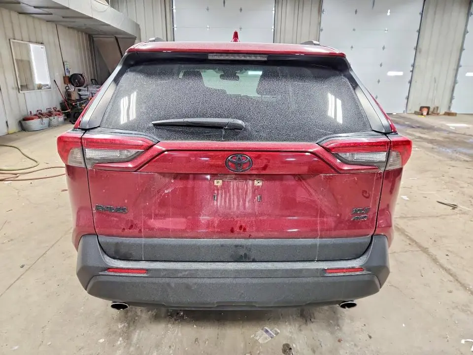 2019 TOYOTA RAV4 XLE  