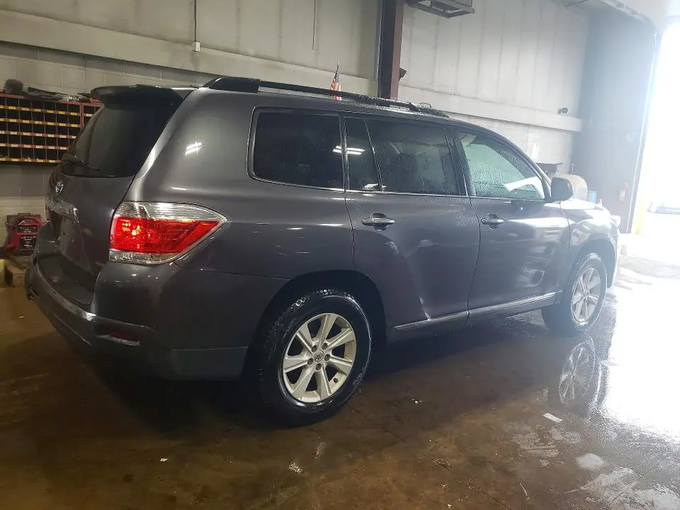 2012 TOYOTA HIGHLANDER SE  