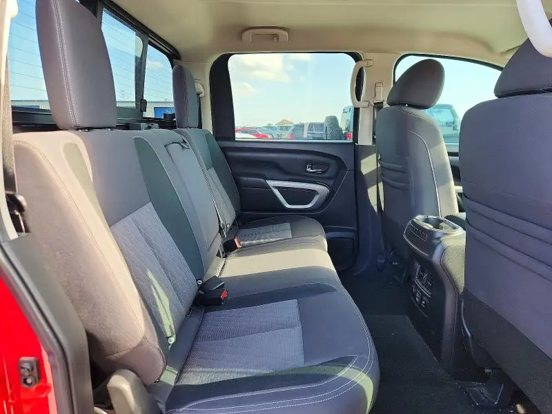 2020 NISSAN TITAN SV  