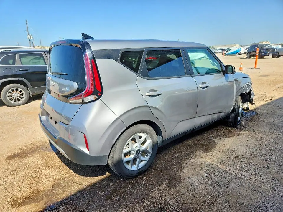2025 KIA SOUL LX  