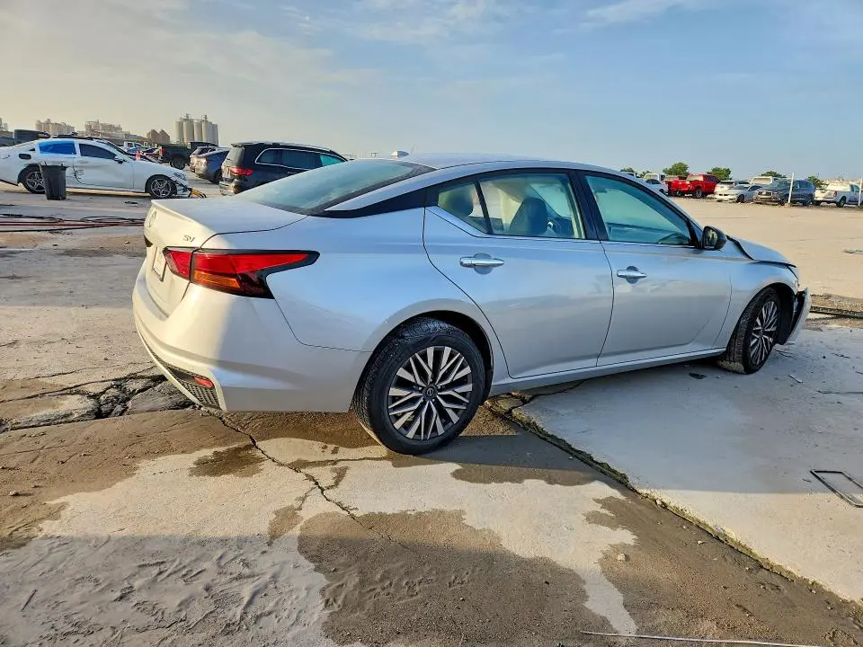 2024 NISSAN ALTIMA SV  