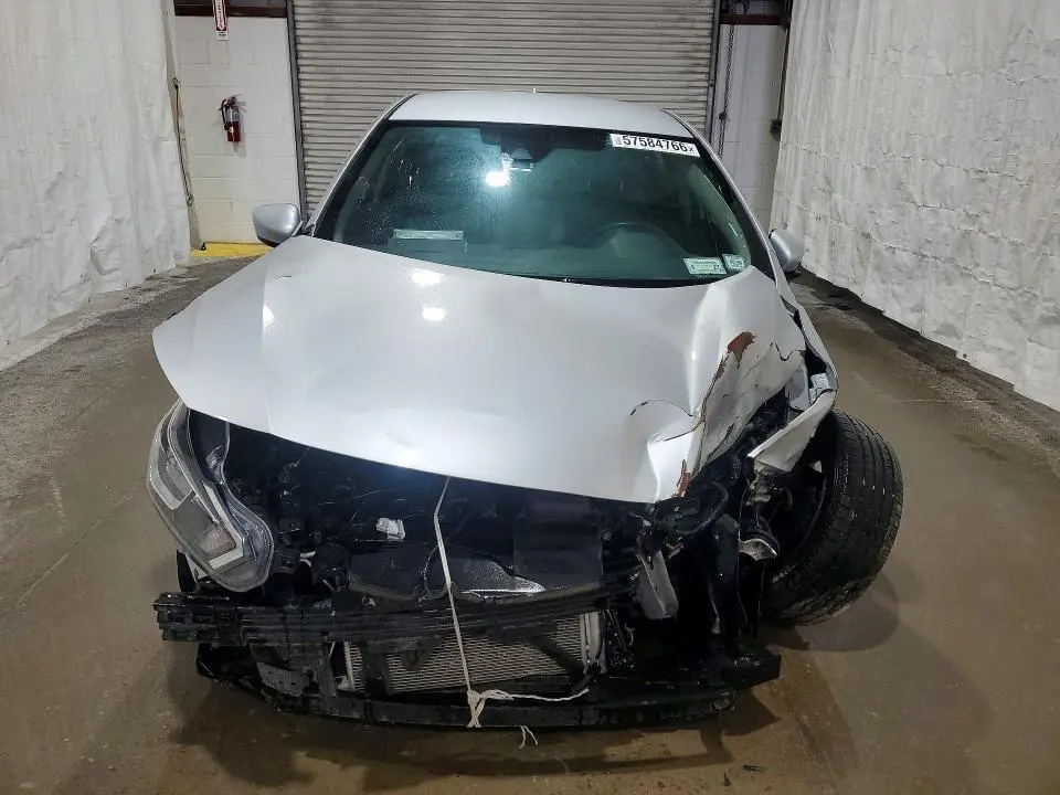 2022 NISSAN VERSA SV  