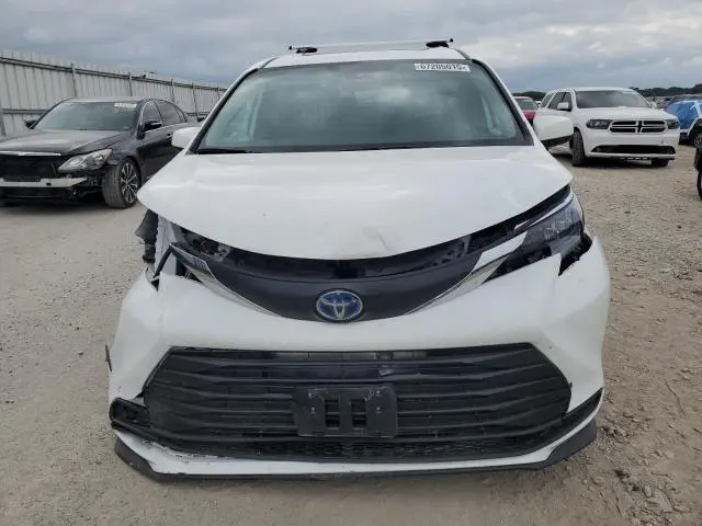 2025 TOYOTA SIENNA LE