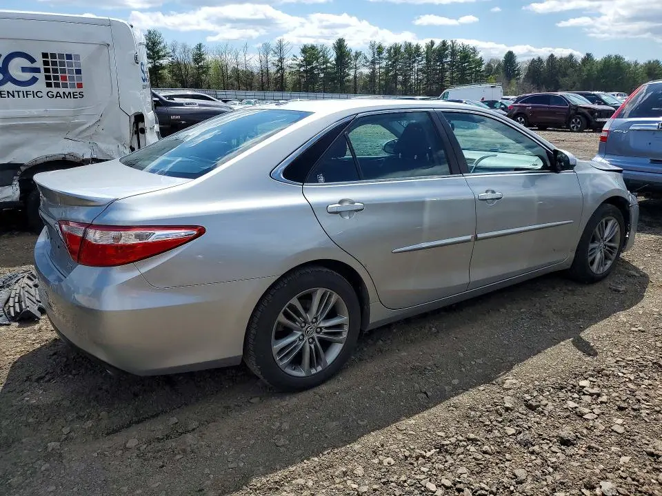 2015 TOYOTA CAMRY SE  