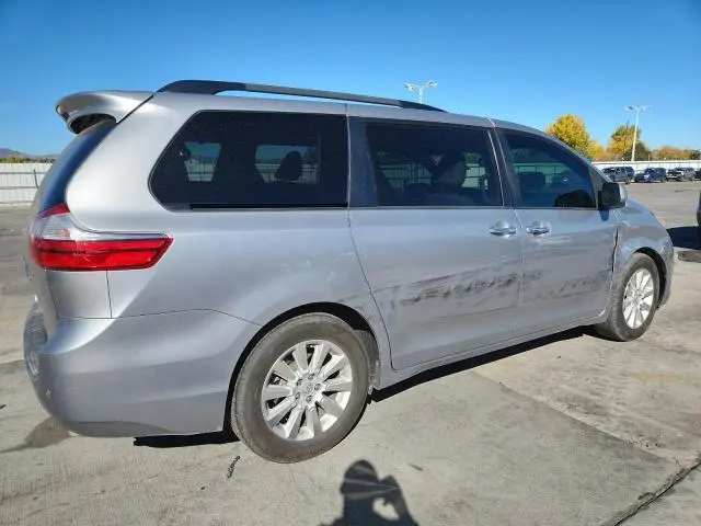 2015 TOYOTA SIENNA XLE  