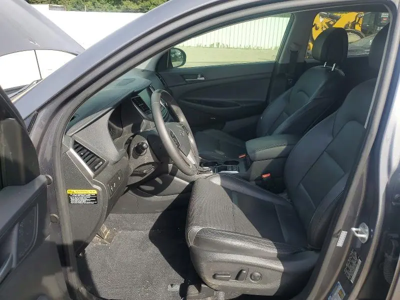 2017 HYUNDAI TUCSON SE PLUS  