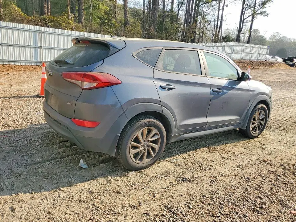 2018 HYUNDAI TUCSON SE  
