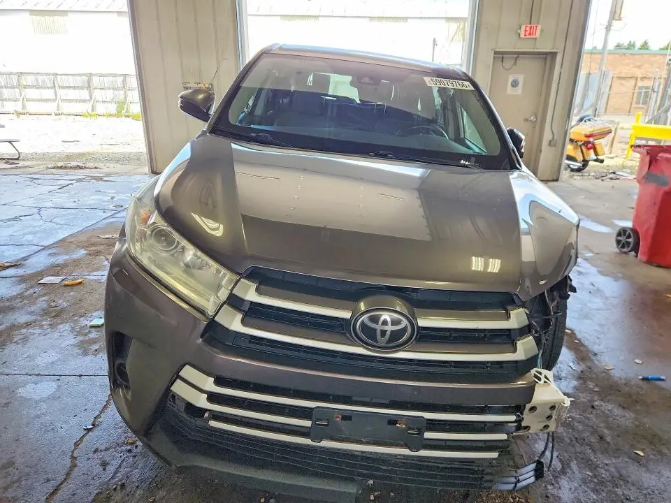2019 TOYOTA HIGHLANDER LE  