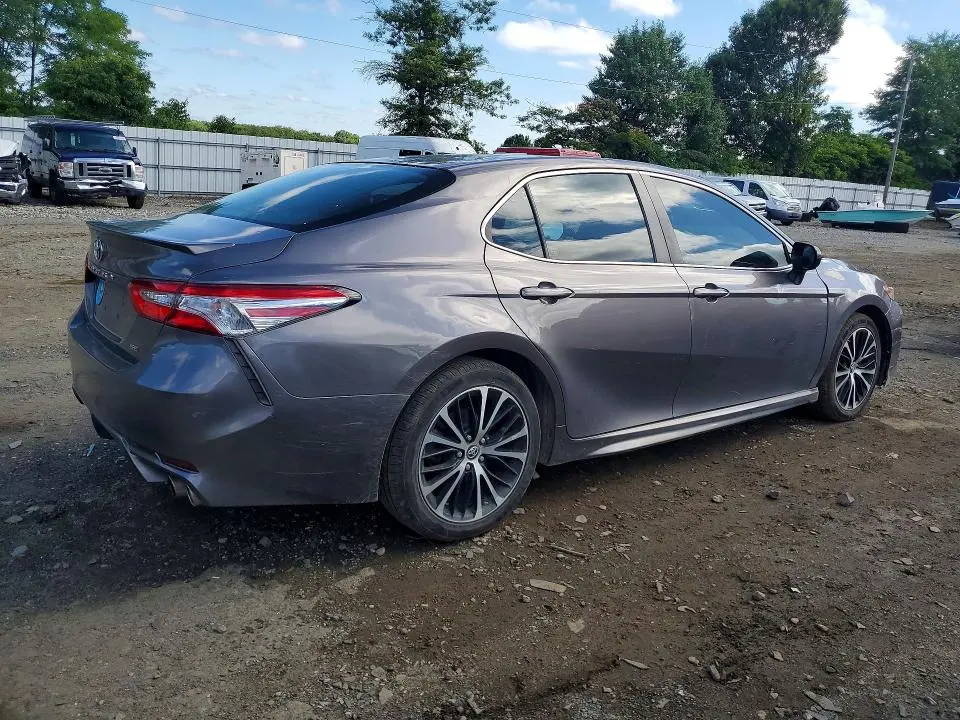 2018 TOYOTA CAMRY SE  