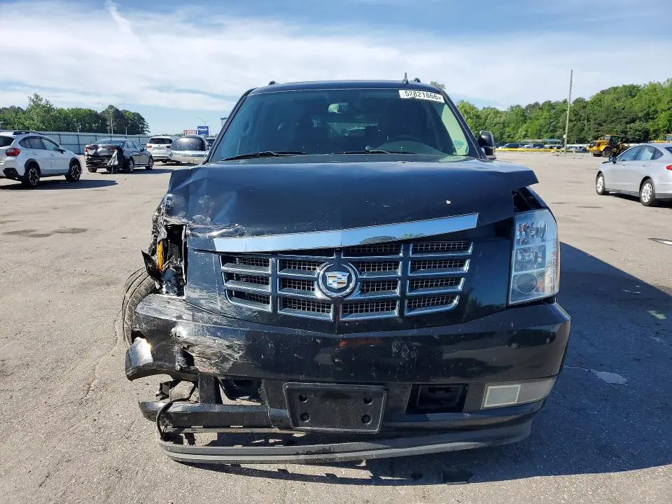 2011 CADILLAC ESCALADE ESV LUXURY  