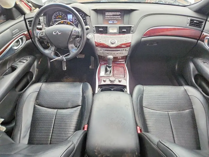 2018 INFINITI Q70 5.6 LUXE  