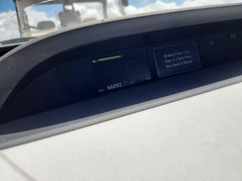 2019 TOYOTA PRIUS XLE  