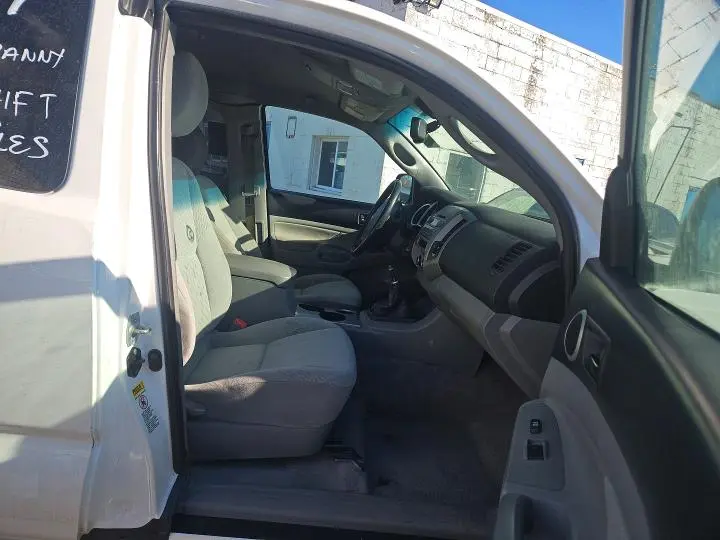 2011 TOYOTA TACOMA V6  