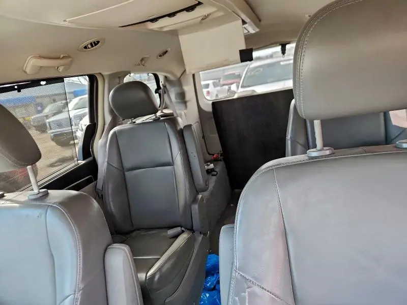 2010 VOLKSWAGEN ROUTAN SE  