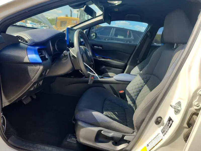 2020 TOYOTA C-HR XLE  