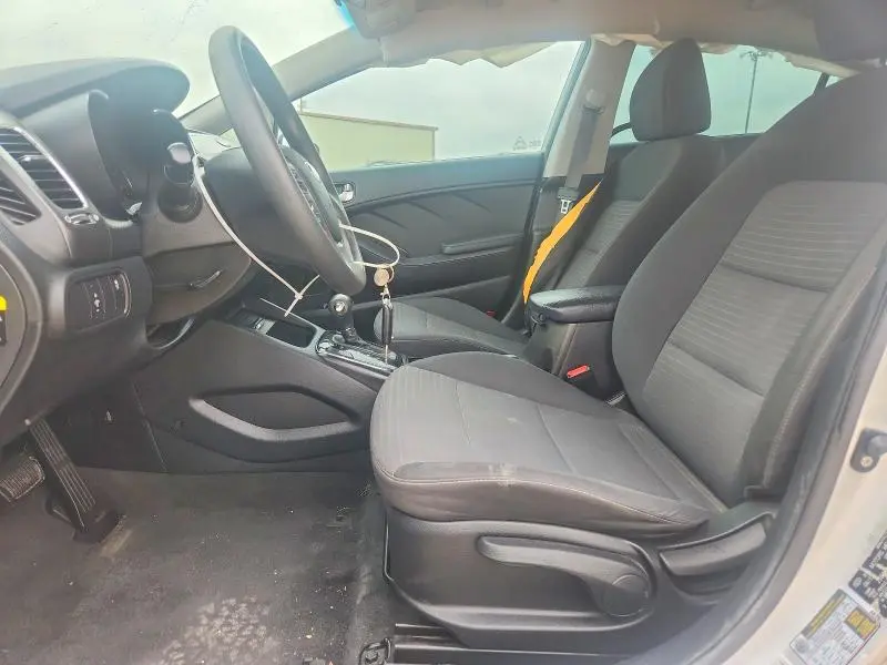 2017 KIA FORTE LX  
