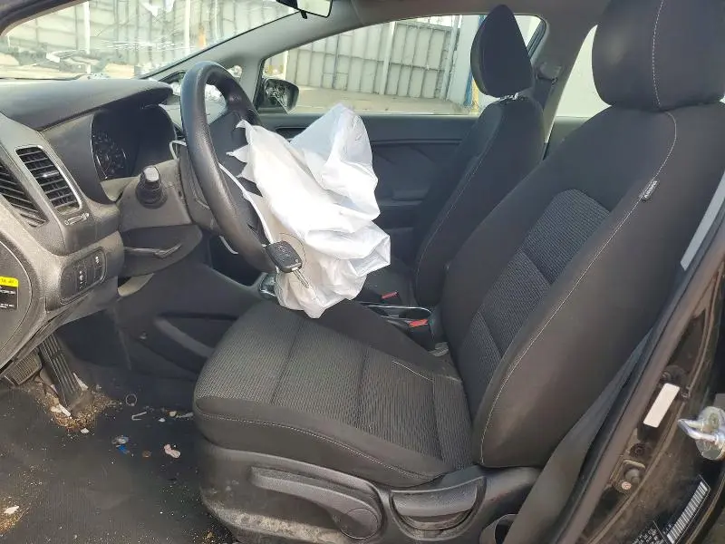 2017 KIA FORTE LX  