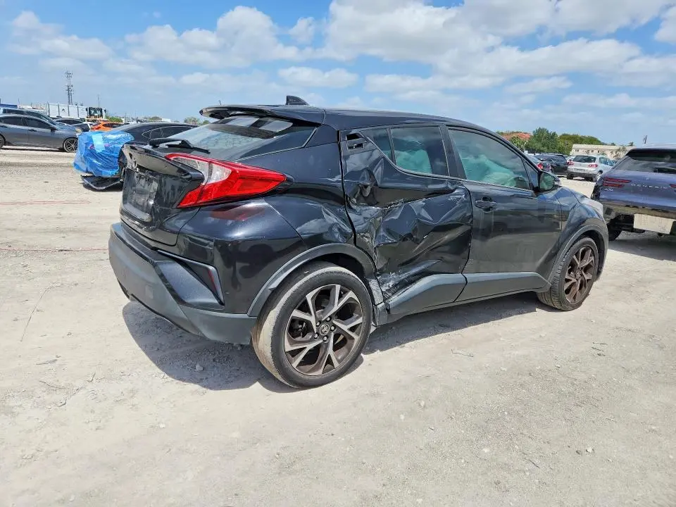 2019 TOYOTA C-HR XLE  