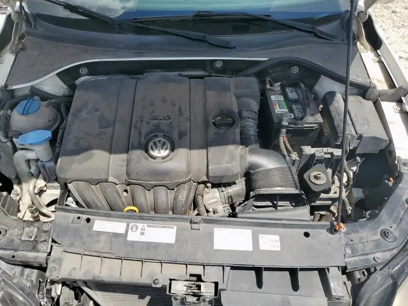 2013 VOLKSWAGEN PASSAT S  